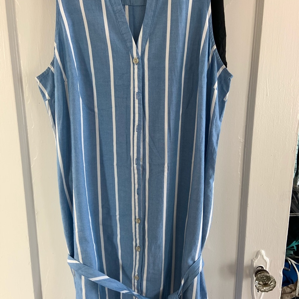 a New Day sleeveless shirt dress